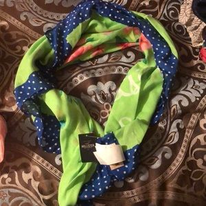 Hollister scarf